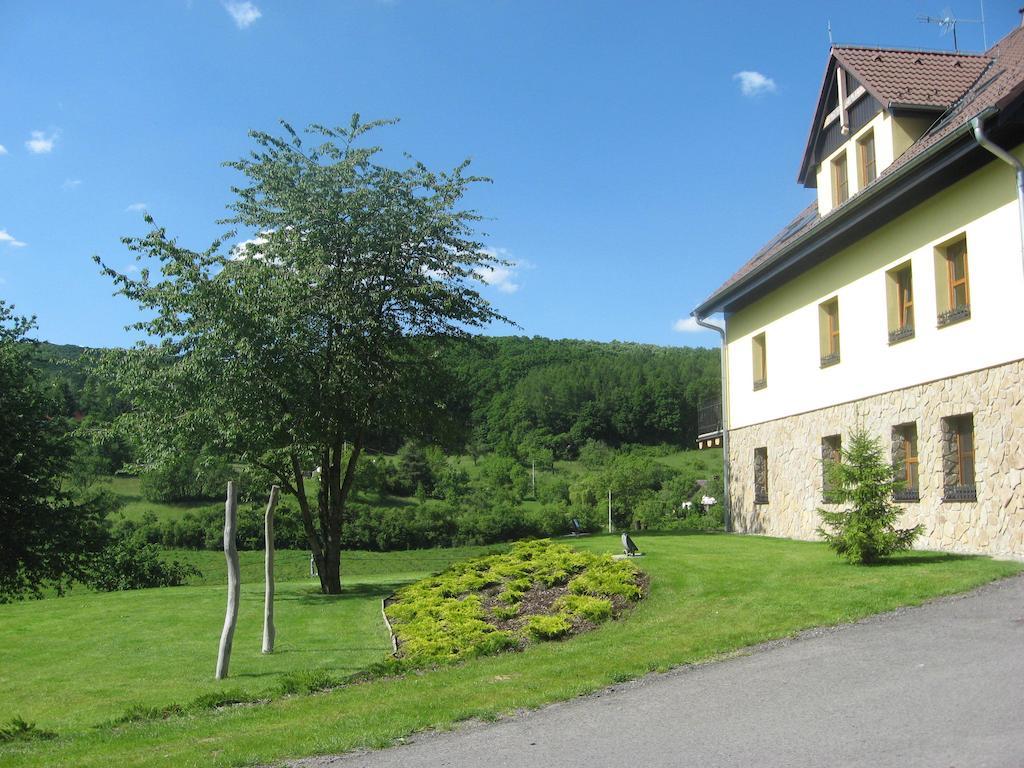 Penzion Malovaný Osvetimany Esterno foto