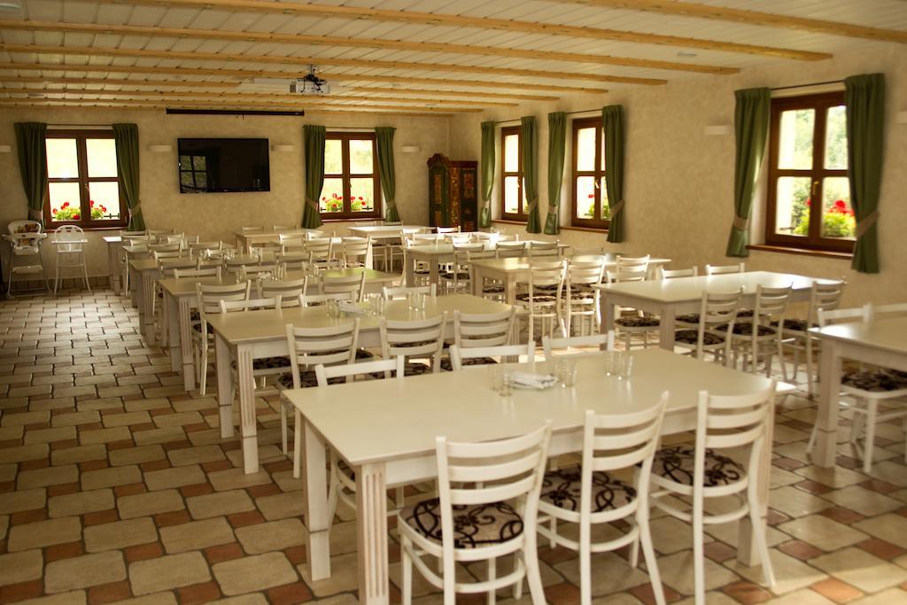 Penzion Malovaný Osvetimany Esterno foto