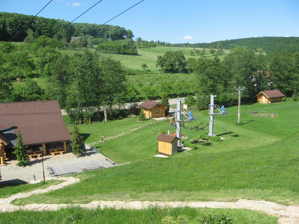 Penzion Malovaný Osvetimany Esterno foto