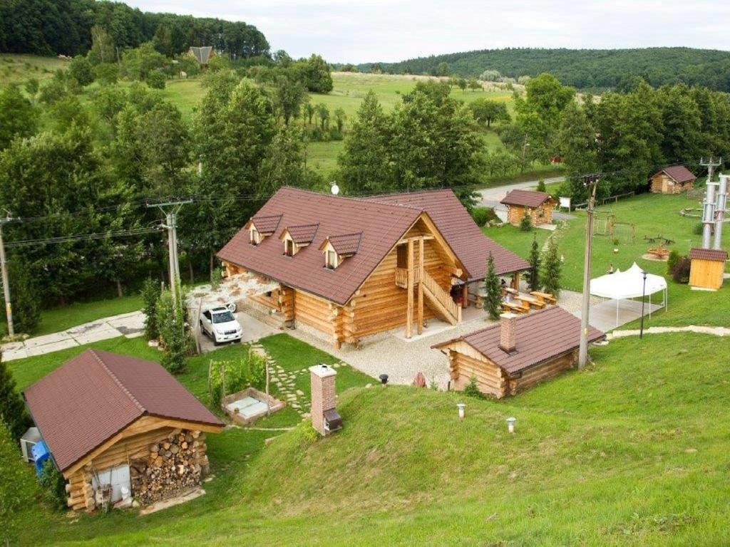 Penzion Malovaný Osvetimany Esterno foto
